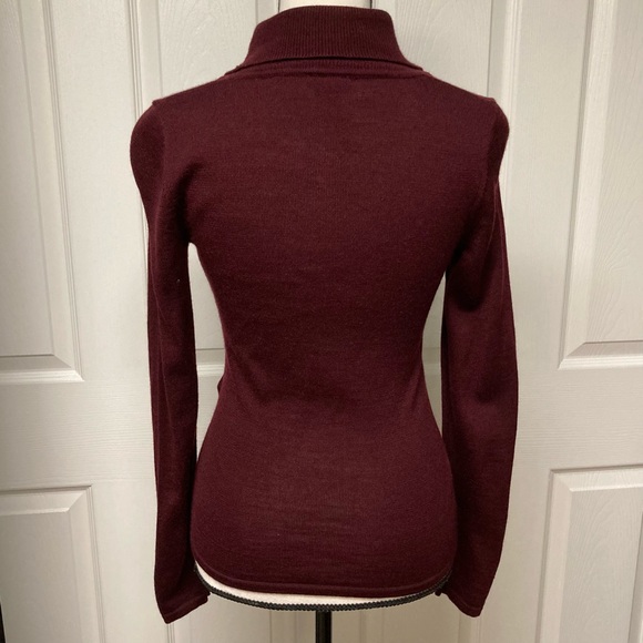 Very good condition Ann Taylor Factory wool/acrylic size XS Burgundy sweater - Picture 3 of 7